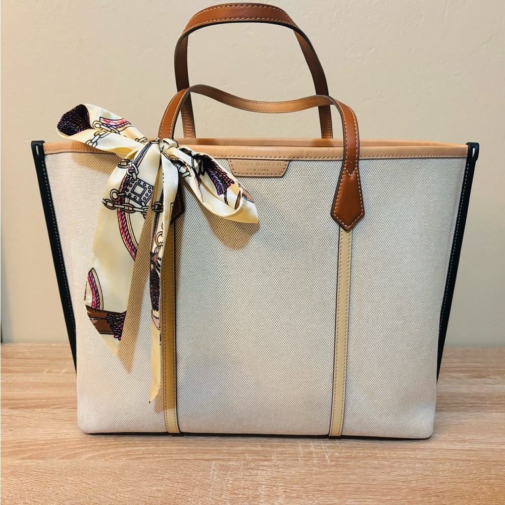 Tory Burch Perry Canvas Tote ♥️
